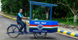 15-Year-Old Invents Solar-Powered Ironing Cart, Aims to Make India's 10 Million Ironing Carts Less Polluting
